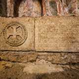 ...e tombe millenarie